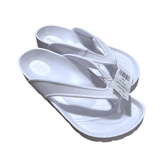 Union Bay Breezy Flip Flops - Picture 3 of 10